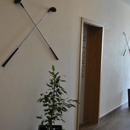 Hotel Golf Jezera Ostrožská Nová Ves Bagian luar foto