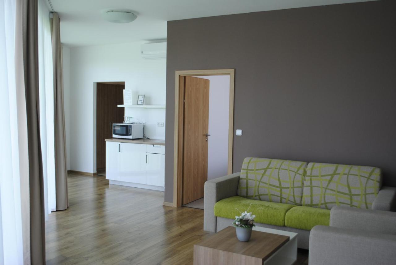 Hotel Golf Jezera Ostrožská Nová Ves Bagian luar foto