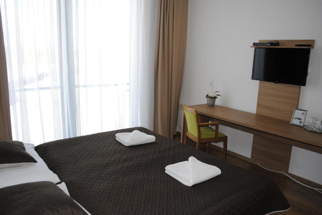 Hotel Golf Jezera Ostrožská Nová Ves Bagian luar foto