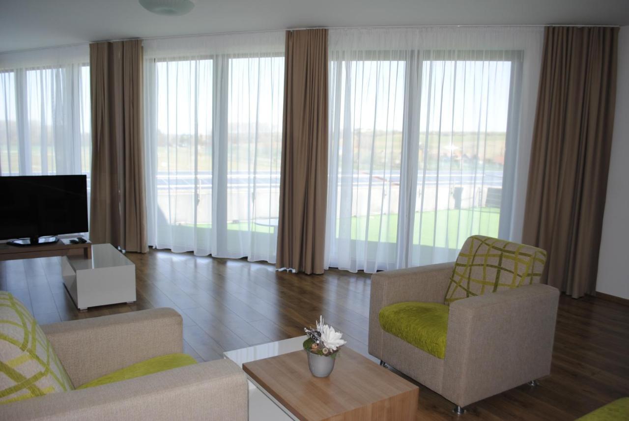 Hotel Golf Jezera Ostrožská Nová Ves Bagian luar foto