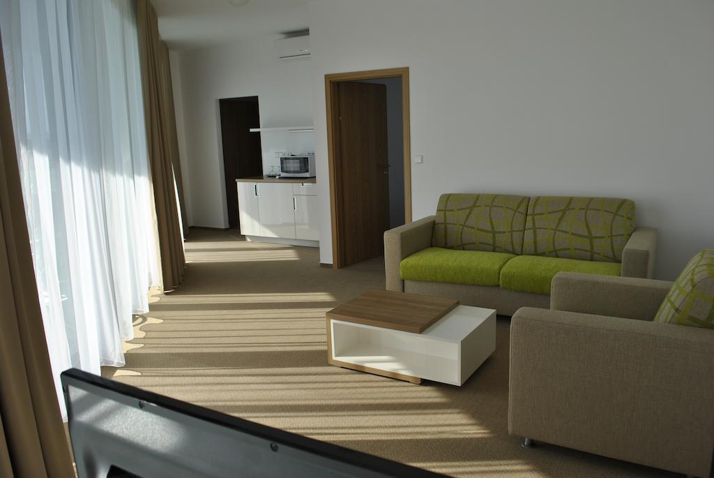 Hotel Golf Jezera Ostrožská Nová Ves Bagian luar foto