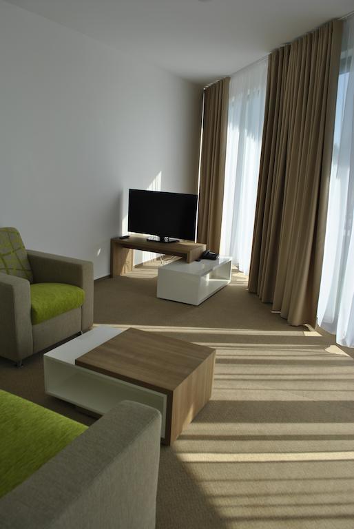 Hotel Golf Jezera Ostrožská Nová Ves Bagian luar foto