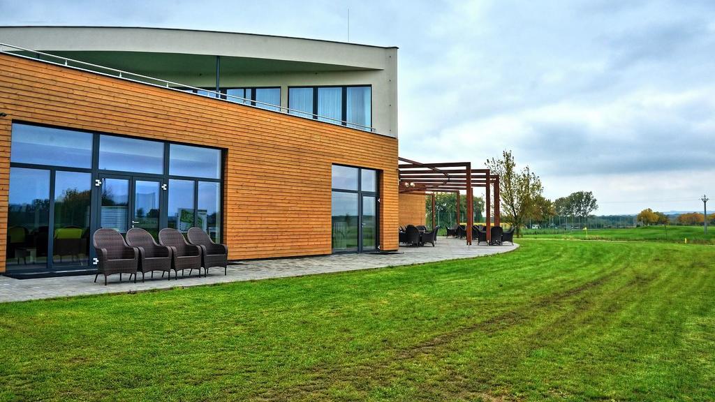 Hotel Golf Jezera Ostrožská Nová Ves Bagian luar foto