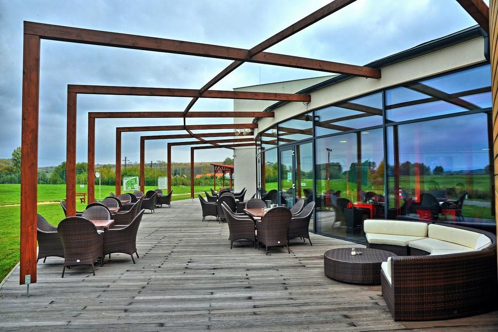 Hotel Golf Jezera Ostrožská Nová Ves Bagian luar foto