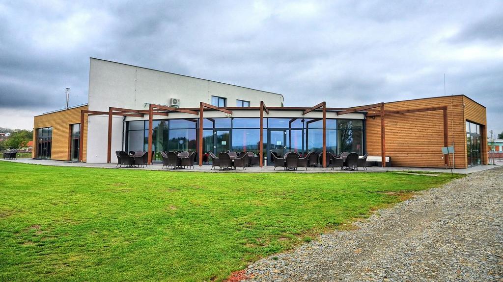 Hotel Golf Jezera Ostrožská Nová Ves Bagian luar foto